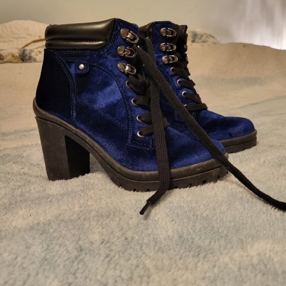 EUC- Joe boxer blue suede boots - Picture 2 of 3